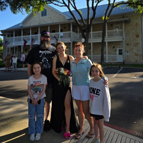 Meet your Posher, Rayanne - Picture 4 of 4